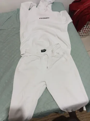 vendo conjunto da clock house seminovo pra quem gosta de andar na moda valor novo 800reais