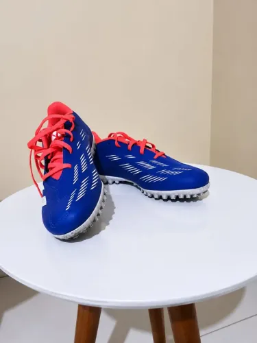 Adidas predator society, usada apenas uma vez e sem caixa original