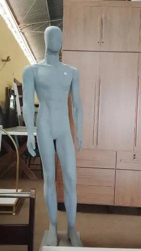 MANIQUIN  395,00