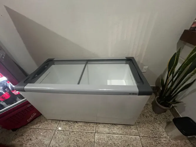 VENDO FREEZER HORIZONTAL 2 TAMPOS DE VIDRO