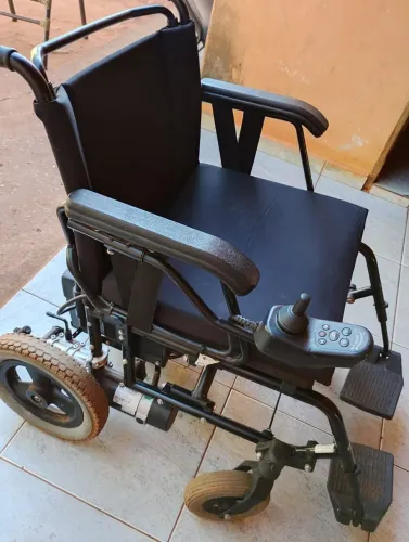 Cadeira de rodas motorizada