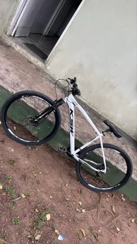 Vendo bike aro 29. R$600. Freio a disco hidráulico