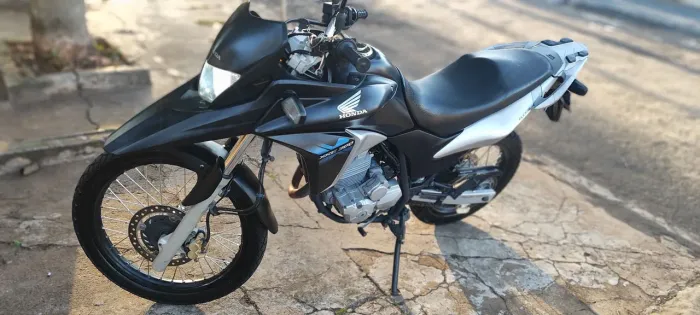 XRE 300, top