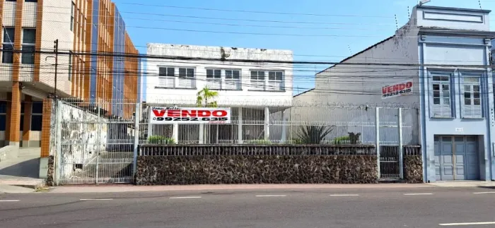 Centro-Imóvel Comercial, 2 Pavimentos, Terreno 750m², Área ampla para estacionamento.
