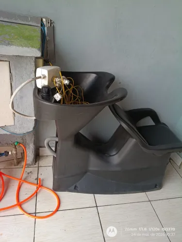 Vende móveis de salão