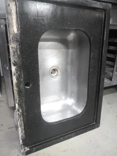 Pia de granito com cuba de inox