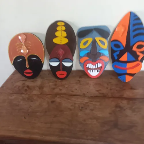Artesanato e mascaras africanas
