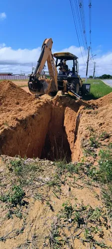 SERVIÇOS COM MÁQUINAS PESADAS 