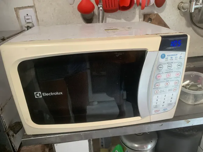 Microondas eletrolux para vender de 20 litros bem conservado