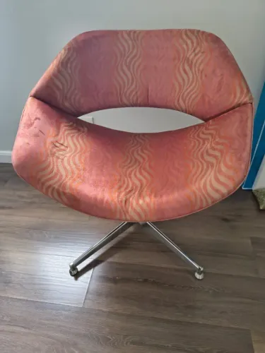 Poltrona Giratória Modelo Iris Com Base De Alumínio Estampado Geométrico