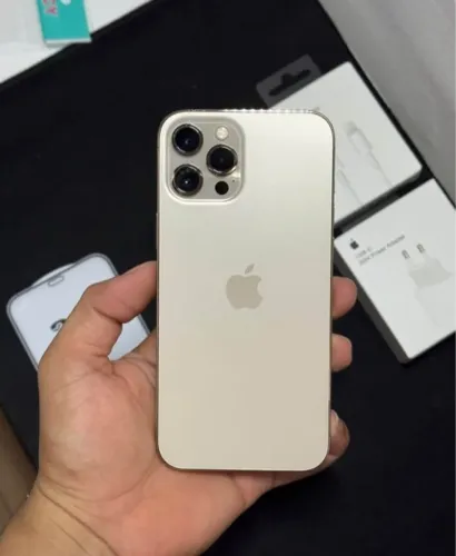 Iphone 12 pro max na caixa