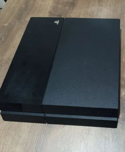 Playstation 4, funcionando perfeitamente. Acompanha jogo em disco. Parcelo nos cartões.