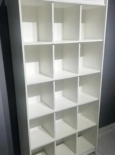 Vende-se comeia 