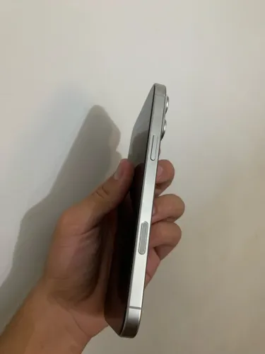 iPhone 16 pro Max branco