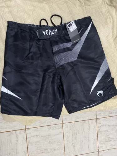 Shorts Venum preto