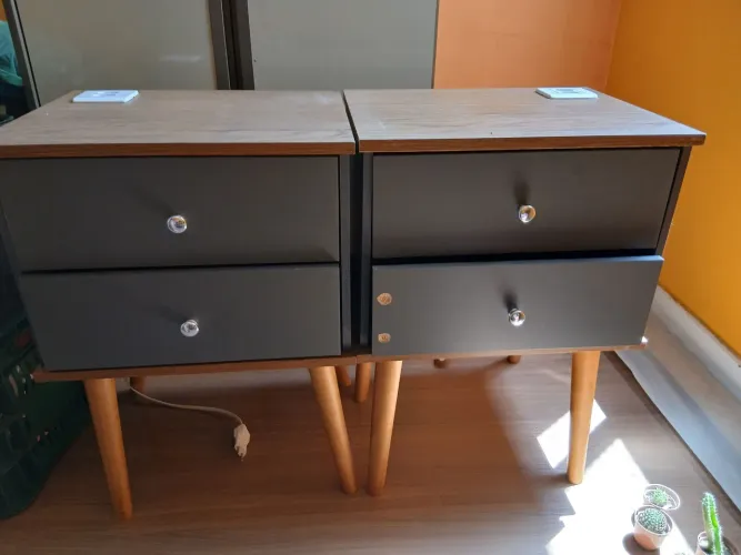 Mesa cabeceira de cama