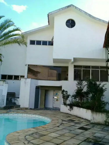 Alugo quartos e vagas para rapazes na ilha do governador.