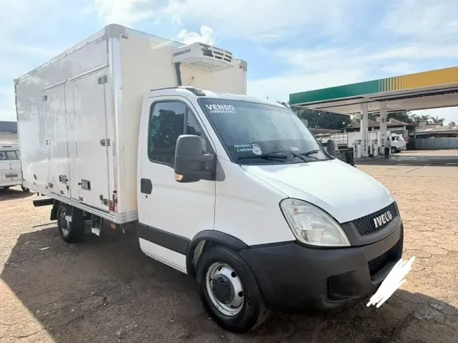 IVECO DAILY 35S14 BAÚ REFRIGERADO À VENDA