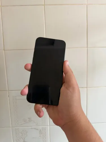 iPhone 15 Pro Max 75% de bateria