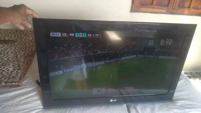 Vendo tv g led LCD 32 polegadas