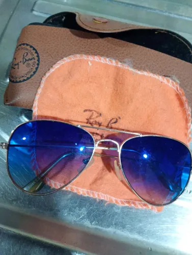 Vendo óculos RAY-BAN novo top. Entrego