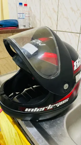 Vende se um capacete
