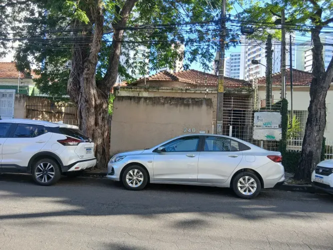 Imóvel para aluguel tem 287 metros quadrados com 6 quartos em Aflitos - Recife - PE