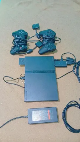 Play 2 em perfeito estado com dois controles 5 jogos com memory card 
