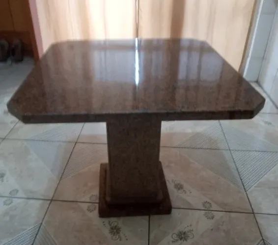 Linda Mesinha de Granito Bisotê 