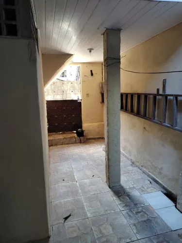Alugo kitnet no bairro Nossa senhora de Fátima.
