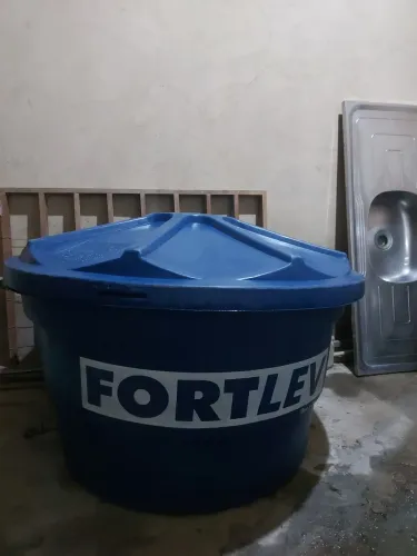 Caixa d'água 250L em bom estado