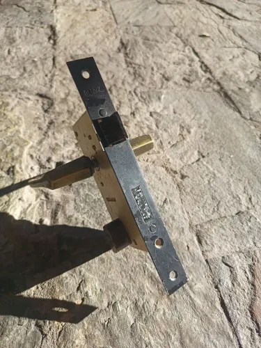Fechadura papaiz usada