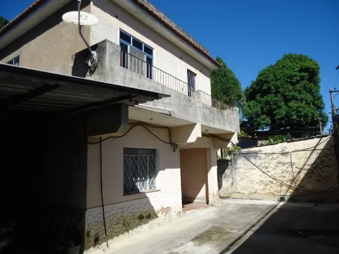 Oportunidade em Barra do Piraí: 3 Casas Independentes na RJ-145