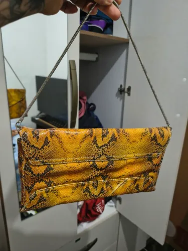 Desapego de algumas roupas e acessórios que está aqui parado,a maioria nunca usada