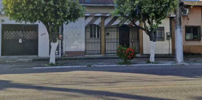 Casa grande no centro de Belém
