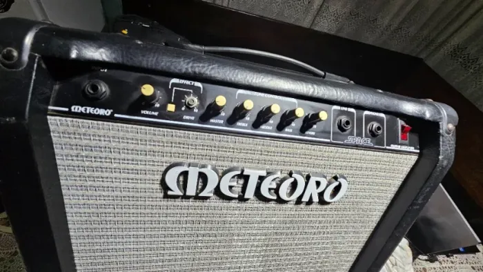 Amplificador Guitarra Meteoro Space 50W - 2 Falantes - Reverb e Drive - Bivolt