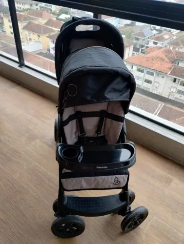 Carrinho de passeio para gêmeos da marca Galzerano.