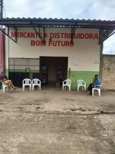 CASA DE ESQUINA COM APTOS + PONTO COMERCIAL