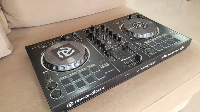 Controladora DDJ-RB Pioneer 2 canais preta