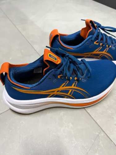 Tênis ASICS NIMBUS 28