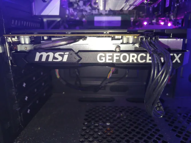 Placa de vídeo RTX 4060 Ventus 2x OC MSI Nvidea GeForce 8GB DDR6, DLSS, Ray Tracing