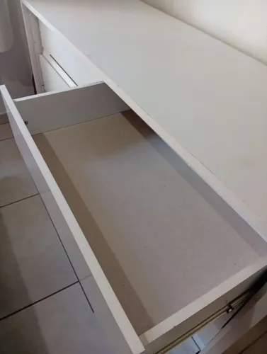 Vendo com cômoda em MDF, perfeito estado de conservação 