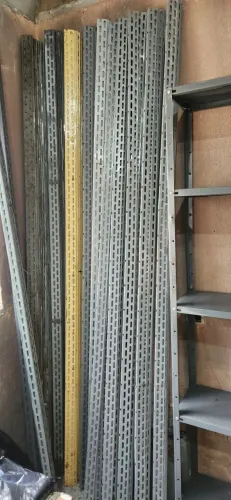 Colunas L3 2,45m para prateleiras e bancadas oficina mesa de corte