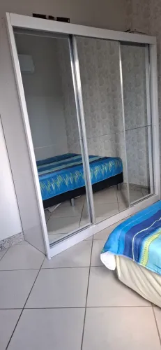 Vende-se guarda Roupa Usado , em bom estado de conservação