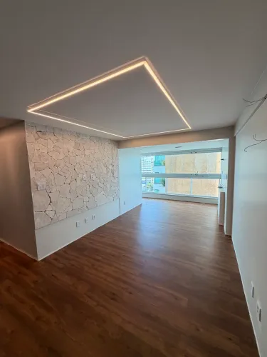 Instalo : piso Vinilico, rodapé , painel ripado, bouserri e roda meio