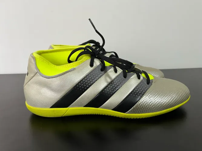Chuteira Adidas futsal