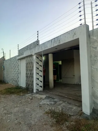 Casa bem espaçosa com amplo espaço vendo e troco por cavalo mecânico centro de Itarema