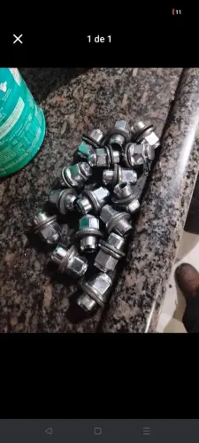 Porcas de roda, linha Hyundai HB20, Elantra , Creta tem 17 ao total faço 50 todas