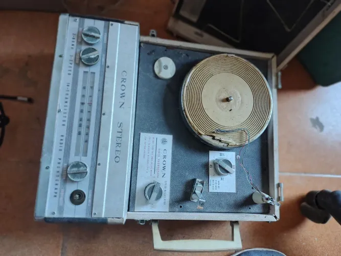 Rádio Vitrola Antiga Crown Anos 60 - No Estado