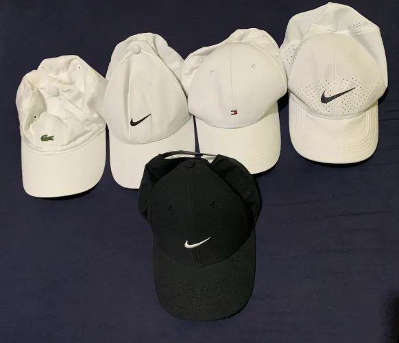 Bonés Nike, Tommy e Lacoste